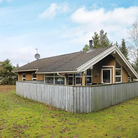 Three-bedroom Holiday In 3