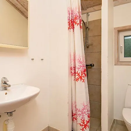 بيت للعطل Three-bedroom Holiday In 3 *