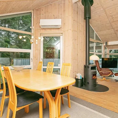 بيت للعطل Three-bedroom Holiday In 3
